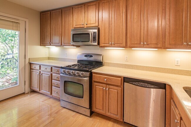 Foto del edificio - 318 Rindge Ave