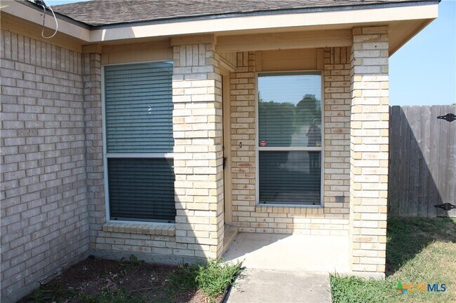 Building Photo - 2742 FM1044