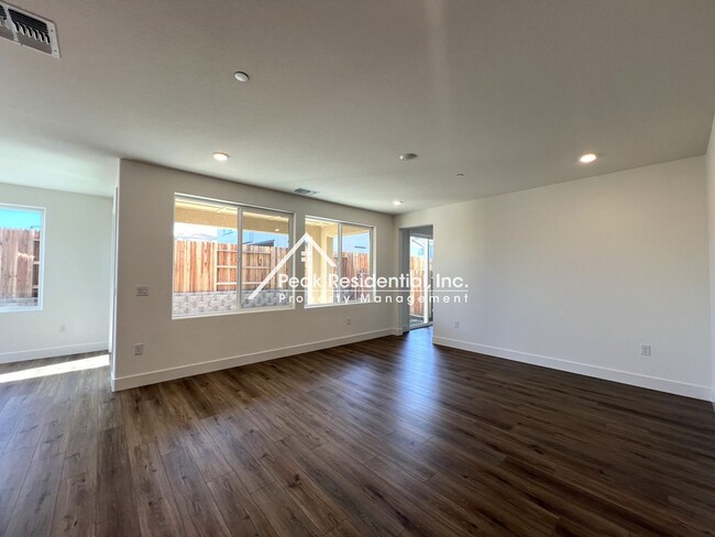 Foto del edificio - Brand New Folsom 4bd/2.5ba House With 2 Ca...