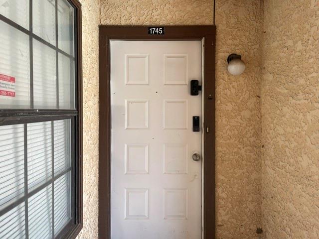 Building Photo - 1745 Crest Grove Dr