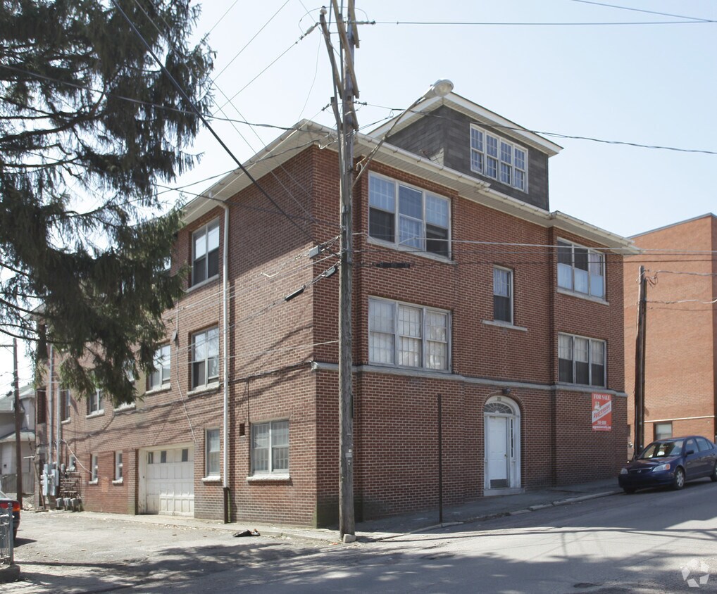 Building Photo - 222 W Fern St