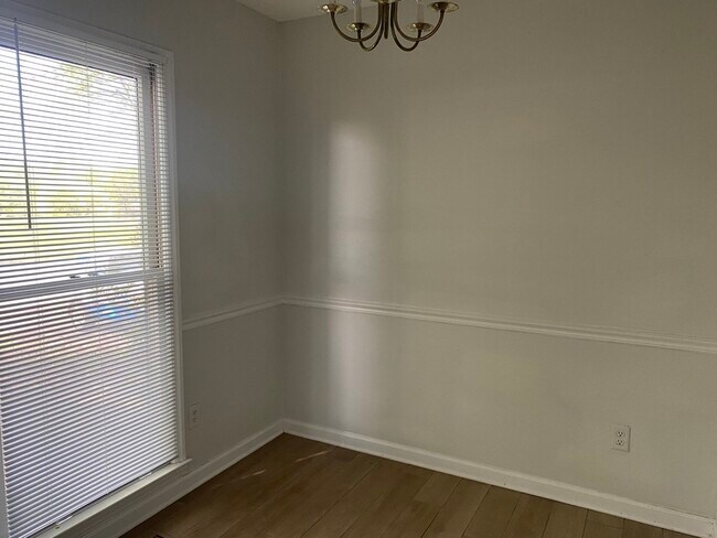 Building Photo - 1714 Village Lake Dr