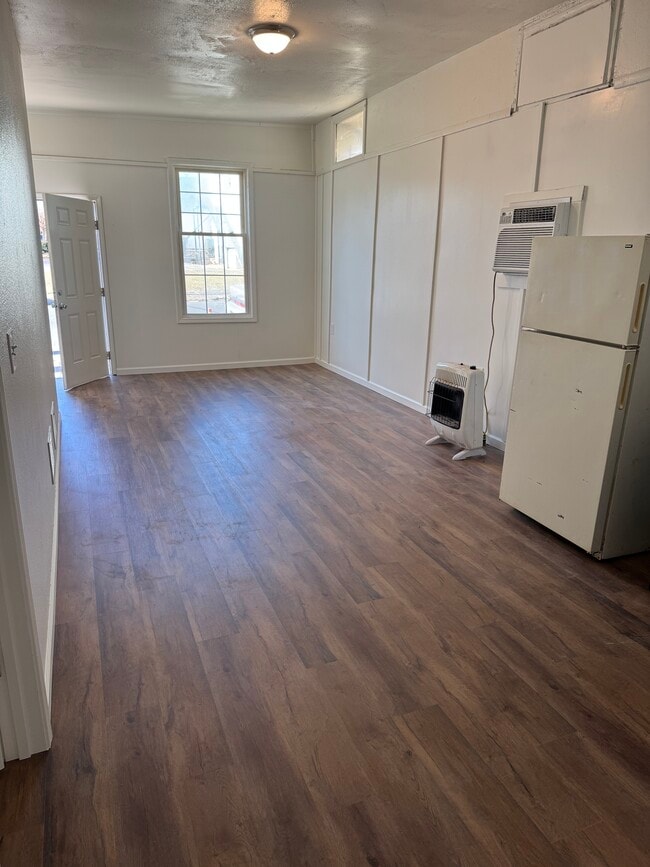 Building Photo - 517 3rd St