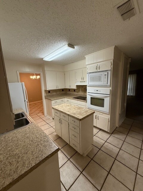 Building Photo - 808 Joel Dr