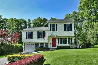 Building Photo - 25 Warwick Ln