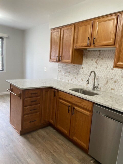 Building Photo - 932 Surrey Dr