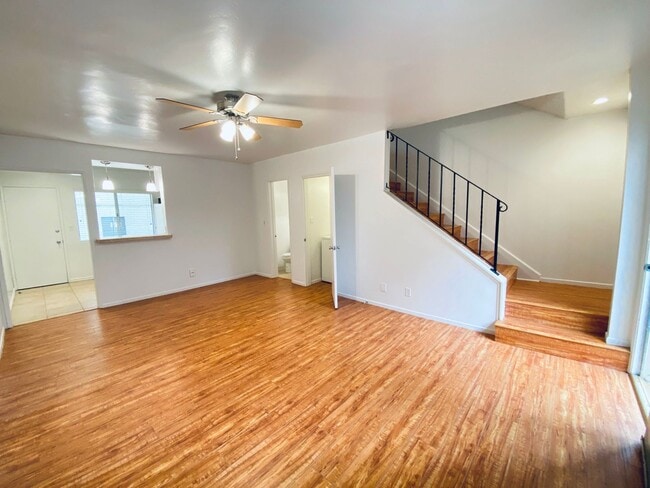 Interior Photo - 13952 Moorpark Ave