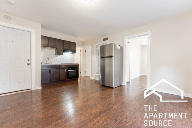 Building Photo - 1501 W Fullerton Ave