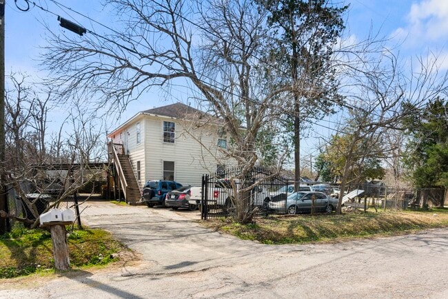 Building Photo - 2444 Margaret St