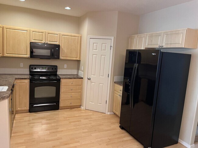 Foto del edificio - Lovely 2 Bed, 2.5 Bath home in Beaverton's Arbor Station Neighborhood, NEW PAINT .
