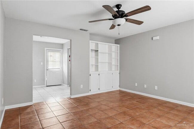 Building Photo - 18 Angus St