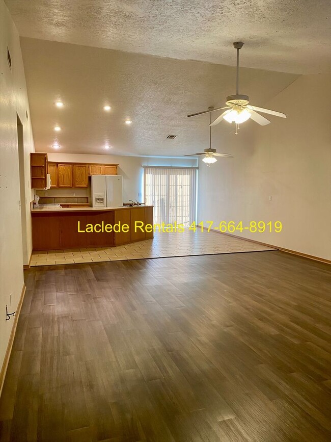 Foto del edificio - 3 BEDROOM 2 BATH DUPLEX