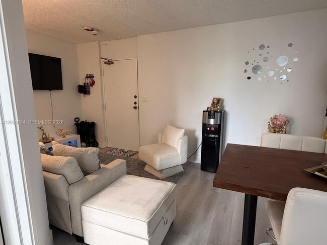 Foto del edificio - 5055 NW 7th St