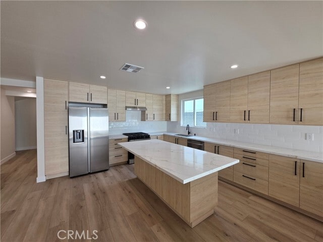 Foto del edificio - 17103 Kingsbury St