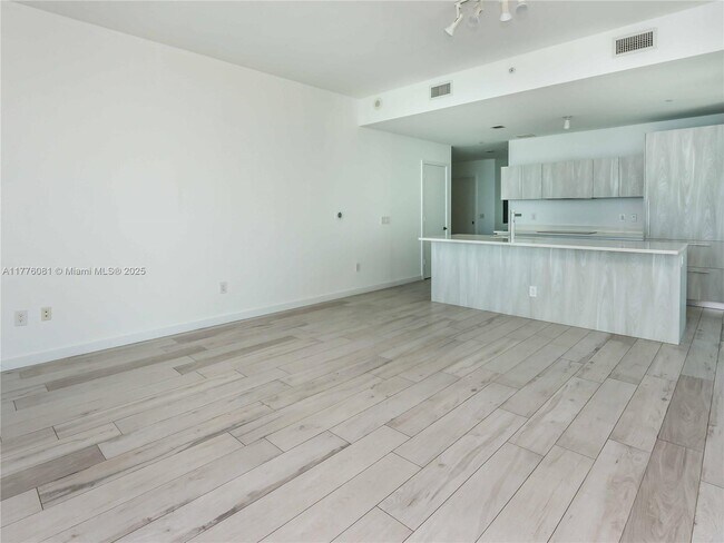 Foto del edificio - 480 NE 31st St