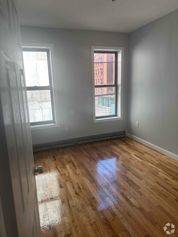 Building Photo - 4020 Harper Ave