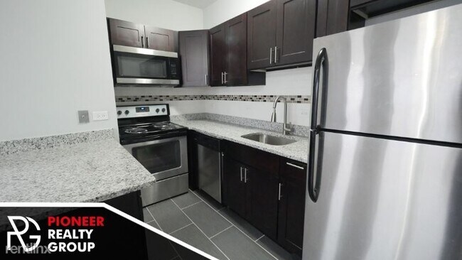 Building Photo - 3641 W Dickens Ave