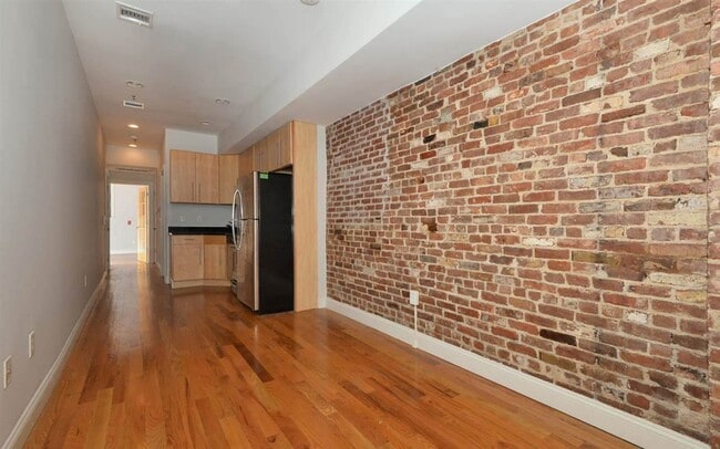 Building Photo - 314 Monroe St
