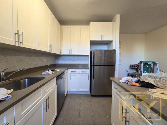 Building Photo - 1 bedroom in SUNNYSIDE NY 11104