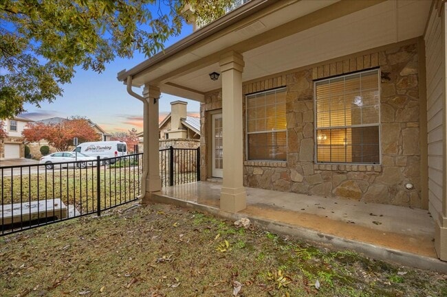 Building Photo - 16100 S Great Oaks Dr