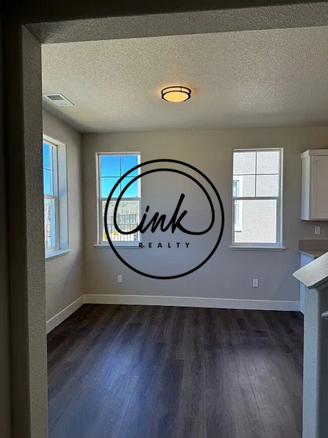 Foto del edificio - Brand New Two Story Townhouse in the Heart of Gardnerville