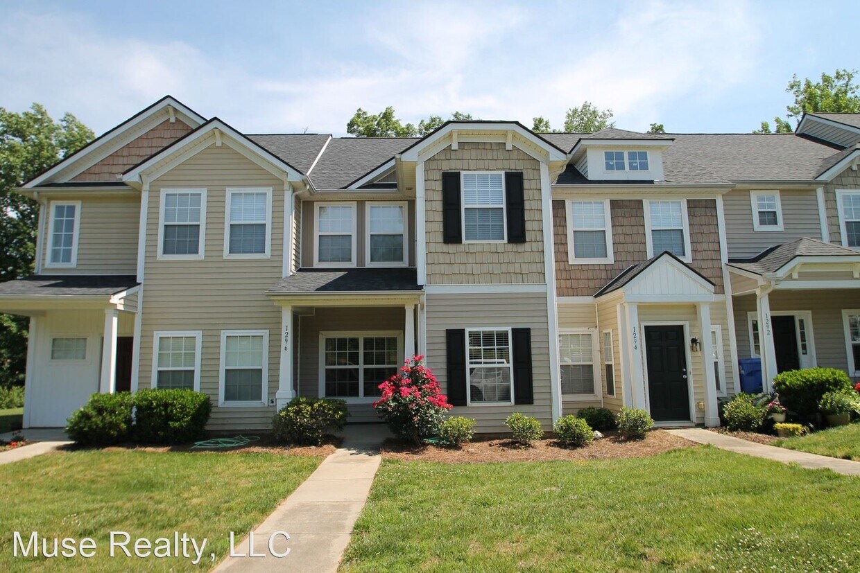 Primary Photo - 1296 Liberty Bell Ct