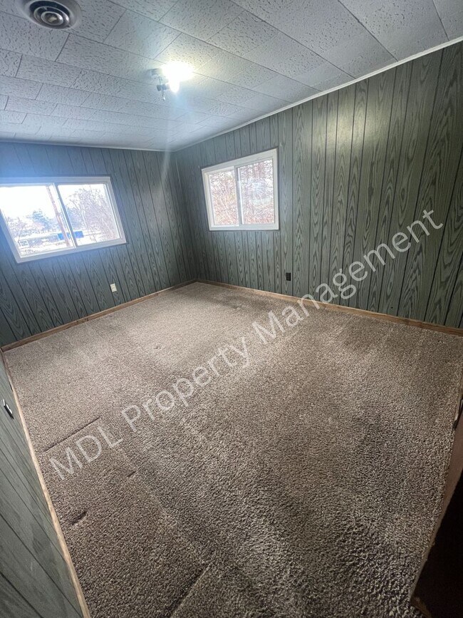 Foto del edificio - 201 Old Kawkawlin Rd