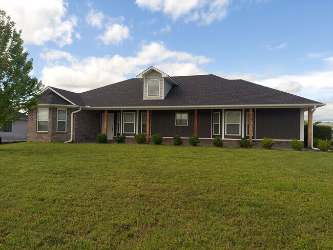 Building Photo - 1200 Sandstone Dr