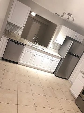 Foto del edificio - 1063 Royal Oaks Dr