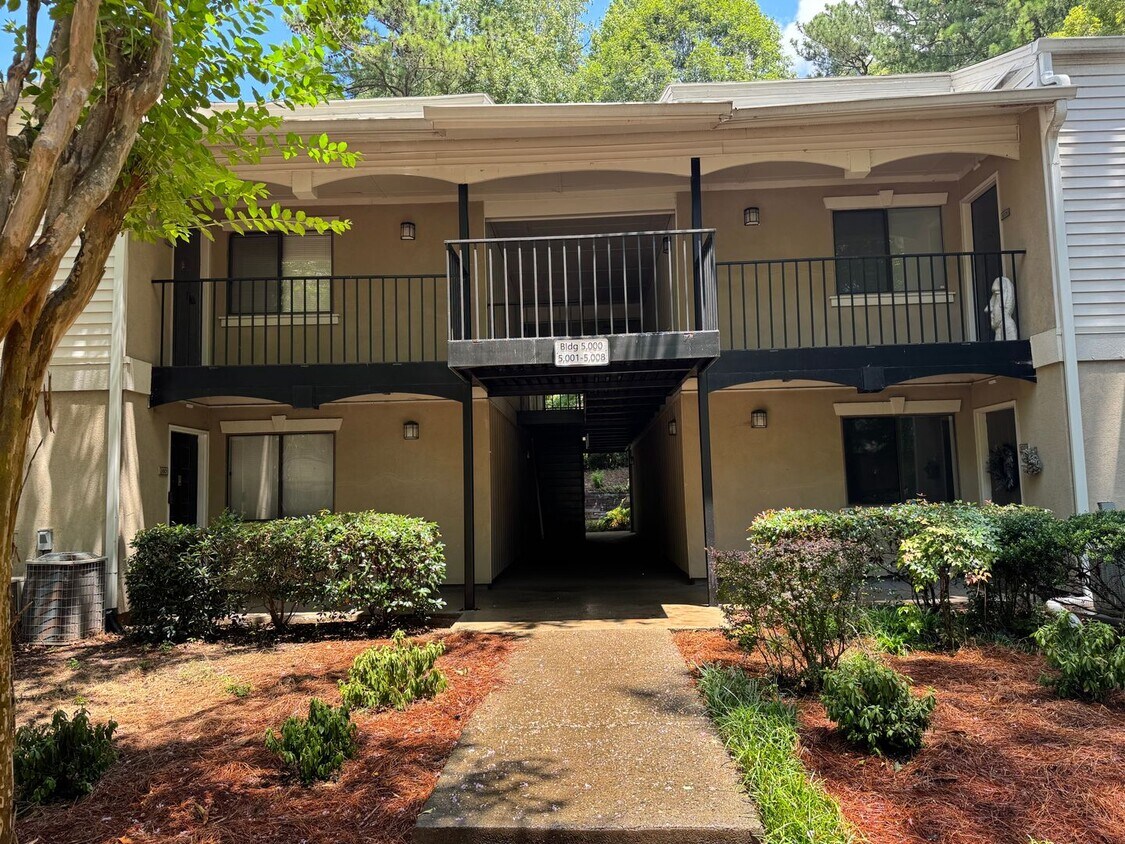 Foto principal - 5005 Wingate Way