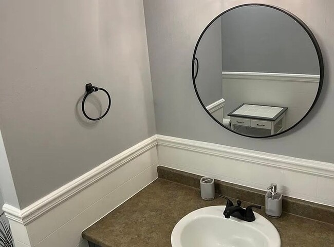 Building Photo - Beautiful 3 Bedroom House