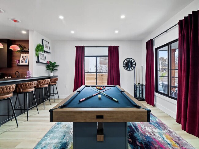 Foto del edificio - 25 N Rose Blvd