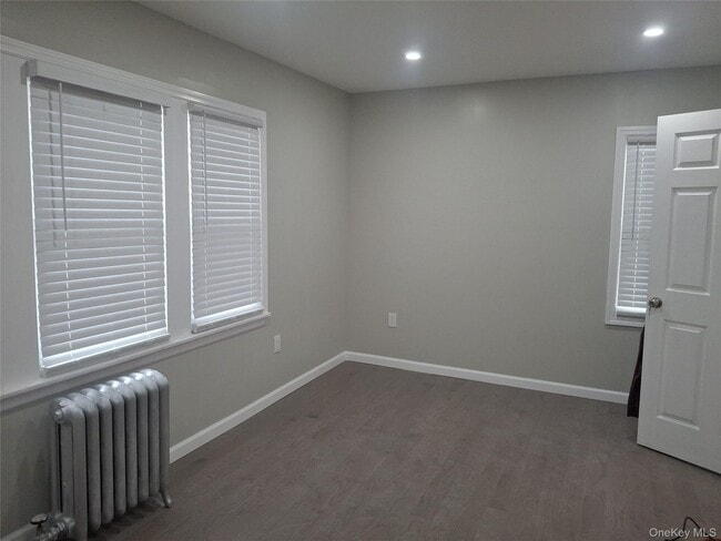 Foto del edificio - 194-14 115th Rd