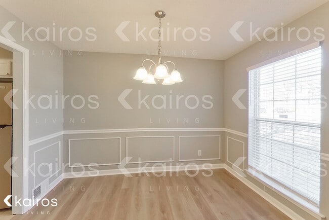 Building Photo - 2785 Clearbrook St.
