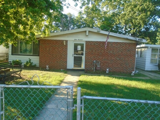 Building Photo - 300 Gloucester Dr