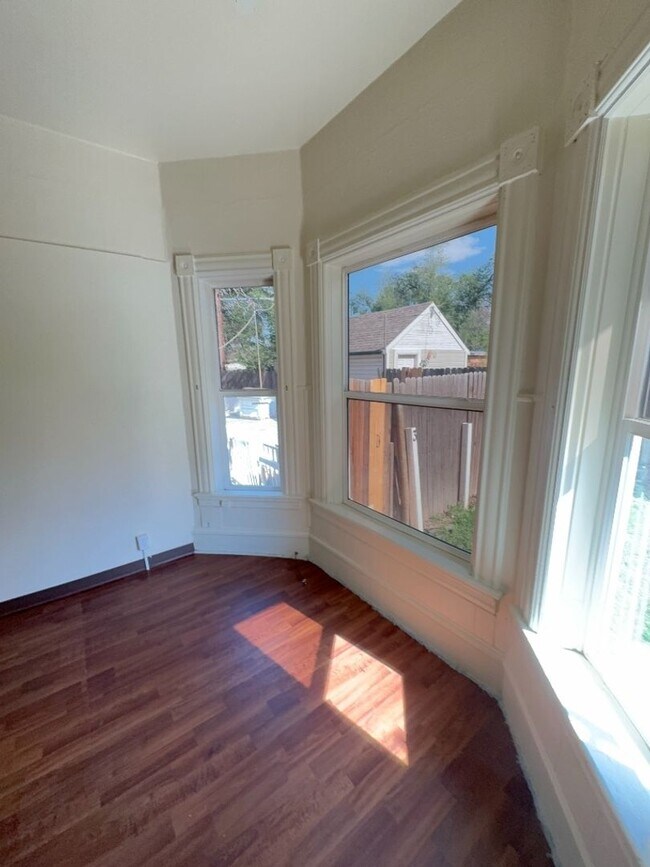 Building Photo - 604 13th Ave