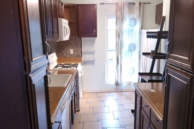 Kitchen - 3440 Parkmoor Village Dr