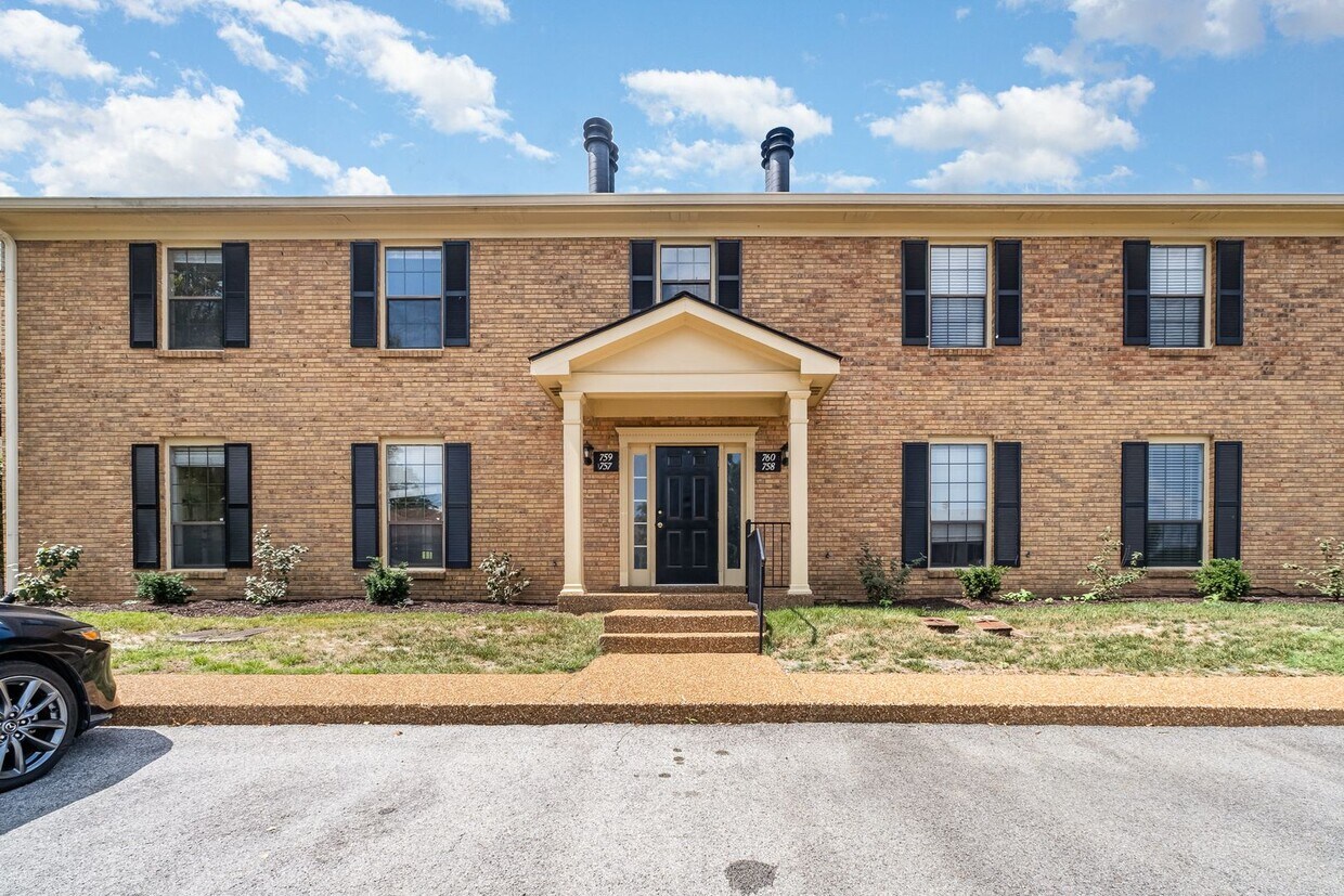 Foto principal - Desirable Brentwood Trace 2 Bedroom Condo ...