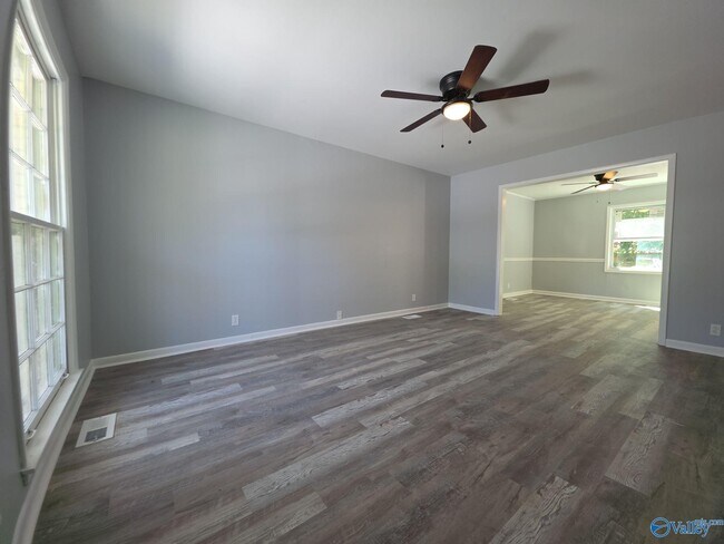 Foto del edificio - 307 Mockingbird Rd SE