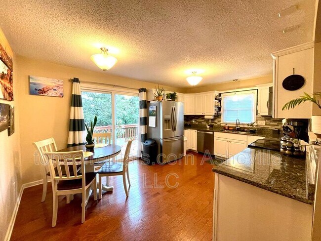 Foto del edificio - 147 Birch Ln