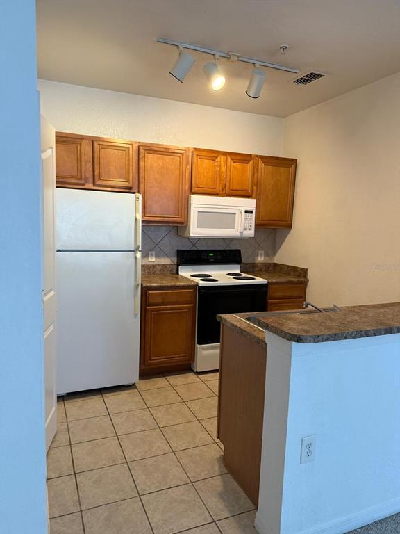 Foto del edificio - 6137 Metrowest Blvd