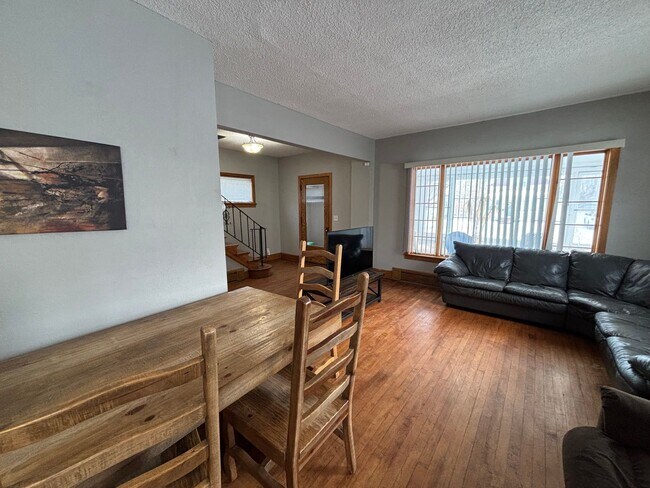 Foto del edificio - Partially Furnished 3-Bedroom Home in North Fargo!