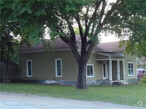 Building Photo - 1001 Washburn St