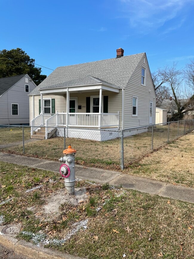 Corner lot/fenced in yard - 3400 Dartmouth St
