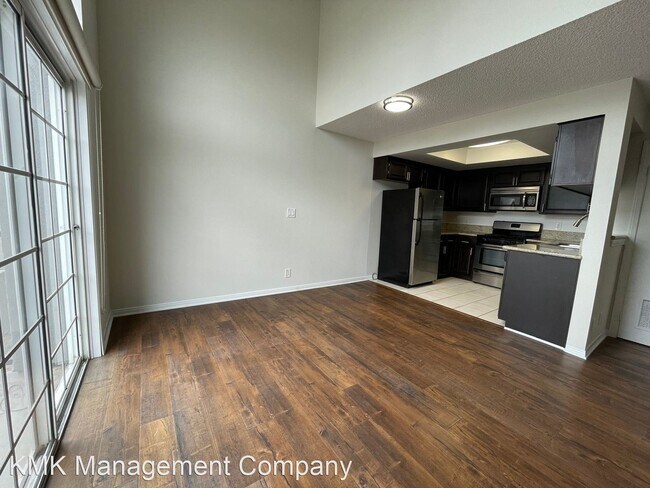 Building Photo - 4070 Redwood Ave