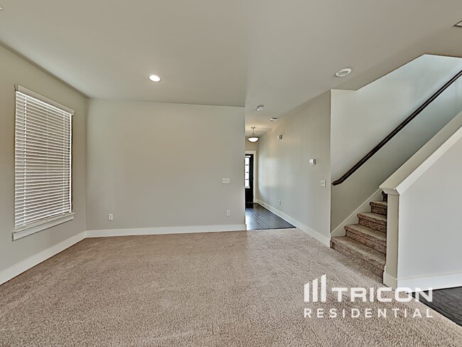Building Photo - 4752 Kingdom Dr