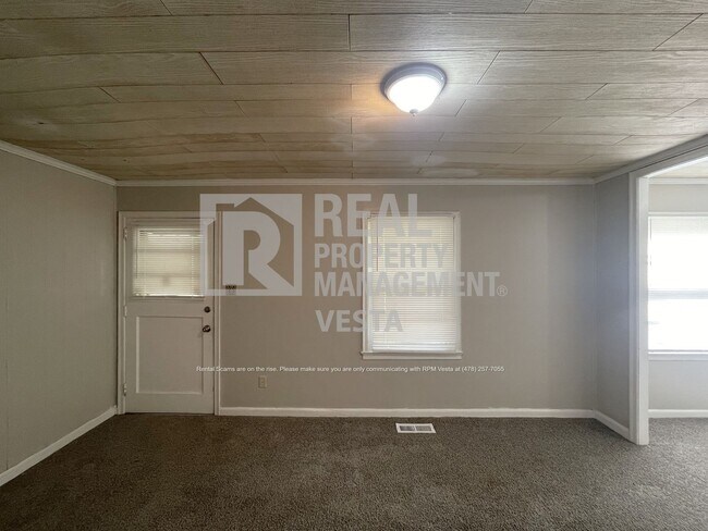 Foto del edificio - Spacious Three Bedroom House off of Napier...