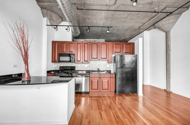 Building Photo - 900 N Kingsbury St