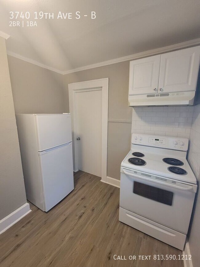 Building Photo - Renovated St. Pete Apartment