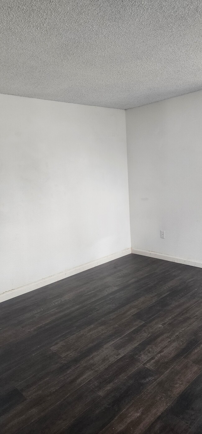 Living room - 4302 S Cedar St